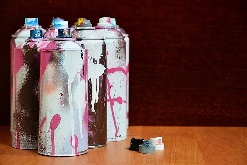 spray paint can